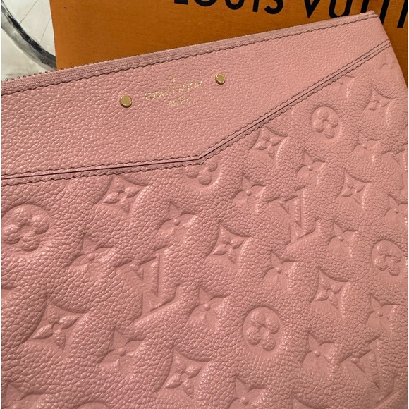 SOLD🥂JUST TODAY💐LOUIS VUITTON empreinte daily pouch rose poundre ballerina 🌸 - Picture 7 of 16